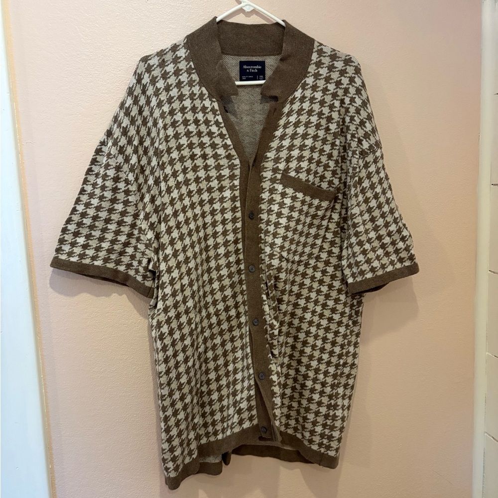 Men’s A&F XXL Tan Cardigan Tee